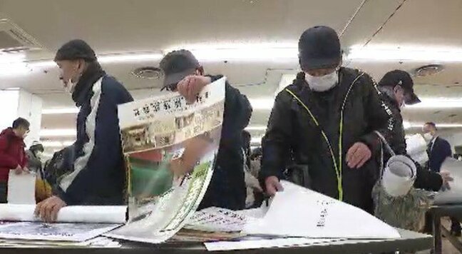 ここにも物価高の影響が…提供されるのは卓上や小型のものが主流に、大人気のカレンダーのプレゼント会、開始前から長い行列|TBS NEWS DIG