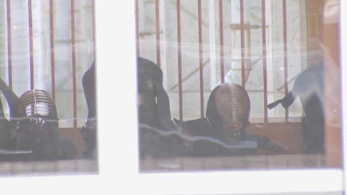 竹刀で突き飛ばし「立てよ」 背中をたたき喉元つつく行為も　剣道部“指導”で突き飛ばし生徒重傷　傷害の疑いで顧問教員（37）逮捕　茨城・桜川市|TBS NEWS DIG