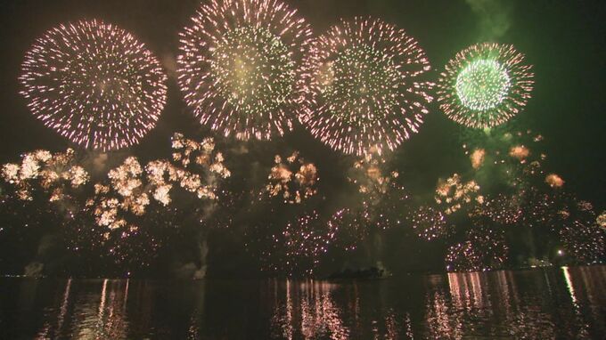 松江水郷祭湖上花火大会　児童養護施設の子どもたちを有料観覧席に招待…有料観覧席今年は「立見席」拡大し売れ行き好調|TBS NEWS DIG