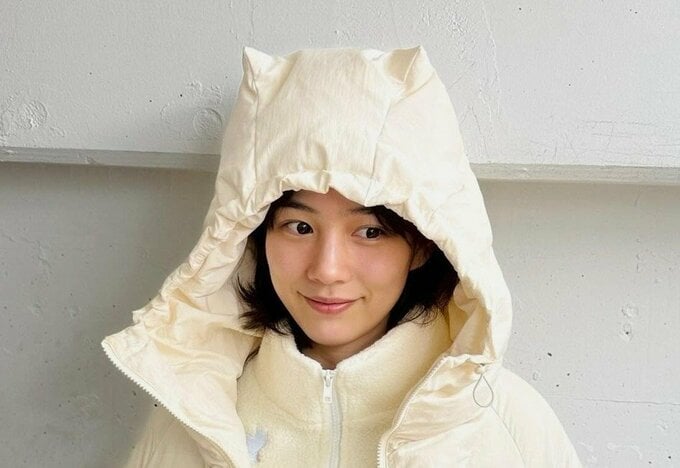 【 のん 】　〝 猫耳 〟私服ショットで笑顔　「小さめの耳と色にきゅんとしました♡」　ファン反響　「可愛いのん猫さん」「寝る前に天使拝めました」|TBS NEWS DIG
