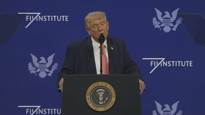 トランプ大統領　空港の混乱解消へ職員の給与支払いを命令　予算成立は見通せず