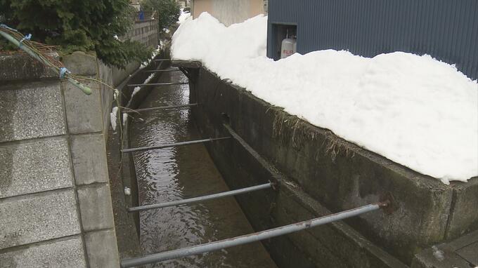 【速報】除雪作業中に誤って水路に転落か　水路内にうつ伏せで倒れていた80代男性が死亡　青森県青森市　|　青森のニュース│ATV NEWS│青森テレビ