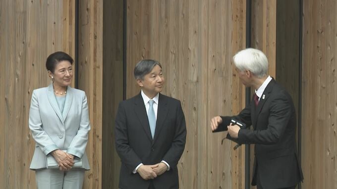 両陛下が万博会場のパビリオンを視察　陛下「科学に関心があるお子様にぜひ見ていただきたい」12日開会式に出席|TBS NEWS DIG