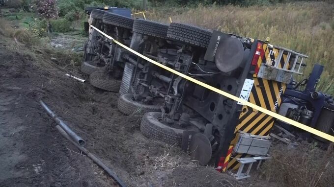 クレーン車横転で水道管が破損 周辺住宅で断水 石川・穴水町の国道249号|TBS NEWS DIG