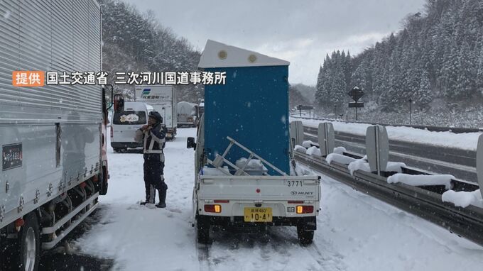 大雪の高速道路で事故…最大1.5キロ渋滞　機転を利かせた「移動式仮設トイレ」大活躍　「助かります」感謝の声　名神高速道路「立ち往生」教訓に　|　BSSニュース | BSS山陰放送