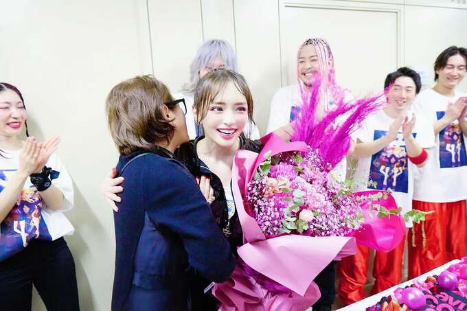 【浜崎あゆみ】「私達親子は とてもとても一風変わった関係値でここまでやって来たと思う」母とのハグ写真を公開|TBS NEWS DIG