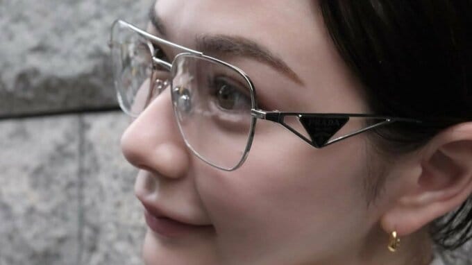 【 村重杏奈 】眼鏡にネイビートップスで知的シック「言葉遣い品質向上委員会」フォロワー称賛「スタイル最高級品」|TBS NEWS DIG