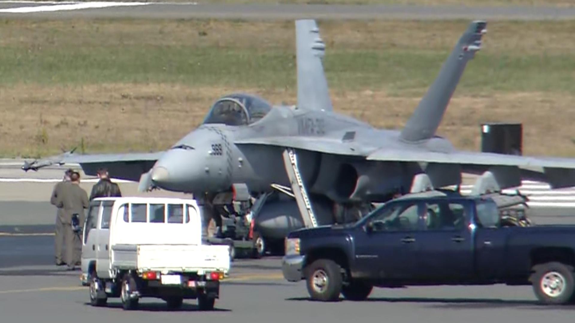 詳報】三沢空港に着陸したアメリカ軍の戦闘機から「火」滑走路が一時