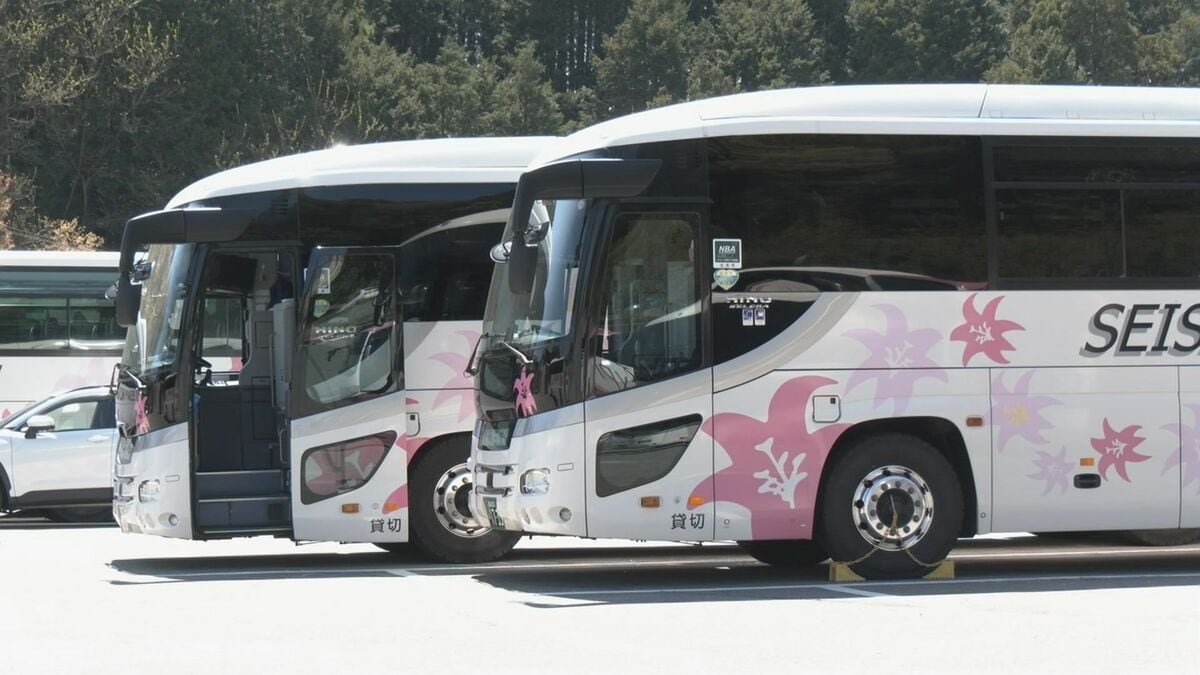 燃料高騰で観光バス｢月300～400万円負担増｣ 一般のガソリンスタンドに頼る可能性も… 軽油の納入量は3分の2に