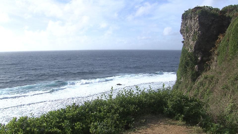 台風24号　本島と離島結ぶ便に影響出始める