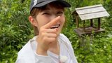 【 むし 】井上咲楽さん 指でクルクル “刺さないアブ” と交歓「懐かれました!」 フォロワー感嘆「ナウシカか?」「魔法使い」|TBS NEWS DIG