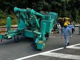 【通行止め解除】　大型トレーラーに積んだクレーン車が横転し道路をふさぎ　現場付近の県道が一時全面通行止めに　広島市安佐南区　|　RCC NEWS | 広島ニュース | RCC中国放送