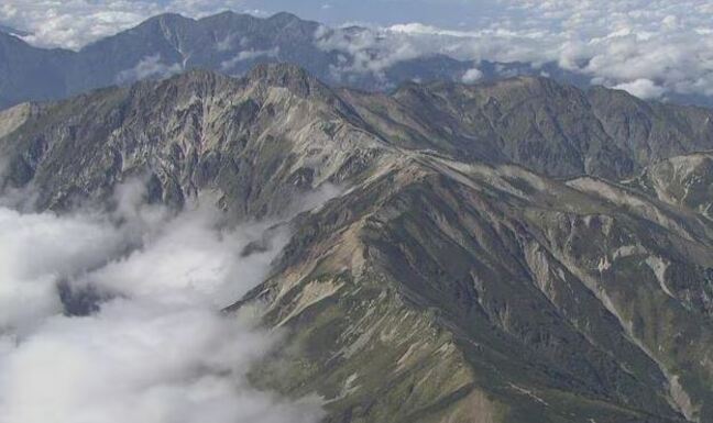 山小屋到着後に体調不良で救助要請「胸と背中が痛む」愛知県の60代会社役員の男性をヘリコプターで病院に搬送 一夜明け会話も可能に 長野・北アルプス・白馬岳|TBS NEWS DIG