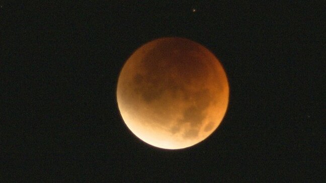 3年ぶりの皆既月食 夜空に赤銅色の月が浮かぶ 山梨でも観測 次みられるのは来年|TBS NEWS DIG