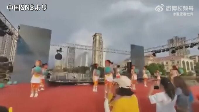 中国でスクリーンが倒壊　幼児9人がけが|TBS NEWS DIG