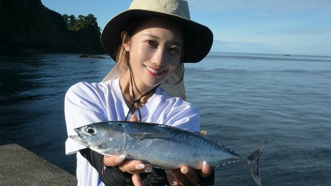 【 片原恵麻 】　堤防ジギング初挑戦でヒラソウダGET　 2投目の快挙に「ジギング好きになっちゃう」ファン「さすが釣り上手」|TBS NEWS DIG