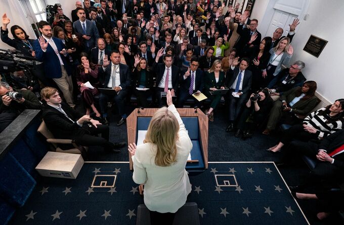 トランプ政権、通信社の代表取材参加を制限－ホワイトハウス発表