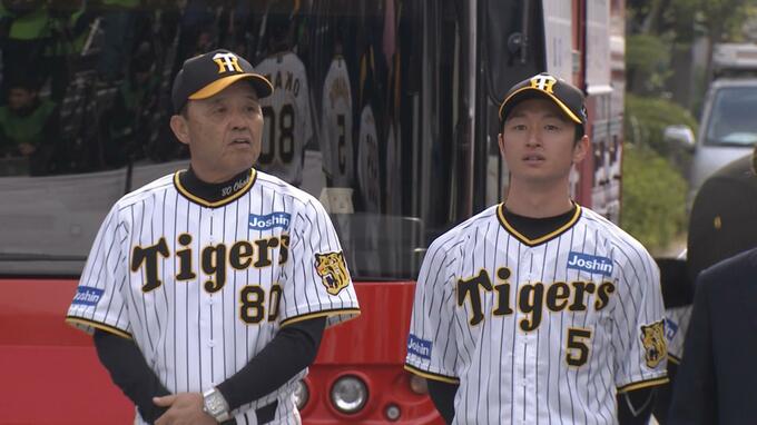 史上初の「優勝記念同時パレード」神戸で阪神、大阪でオリックスがはじまった！|TBS NEWS DIG