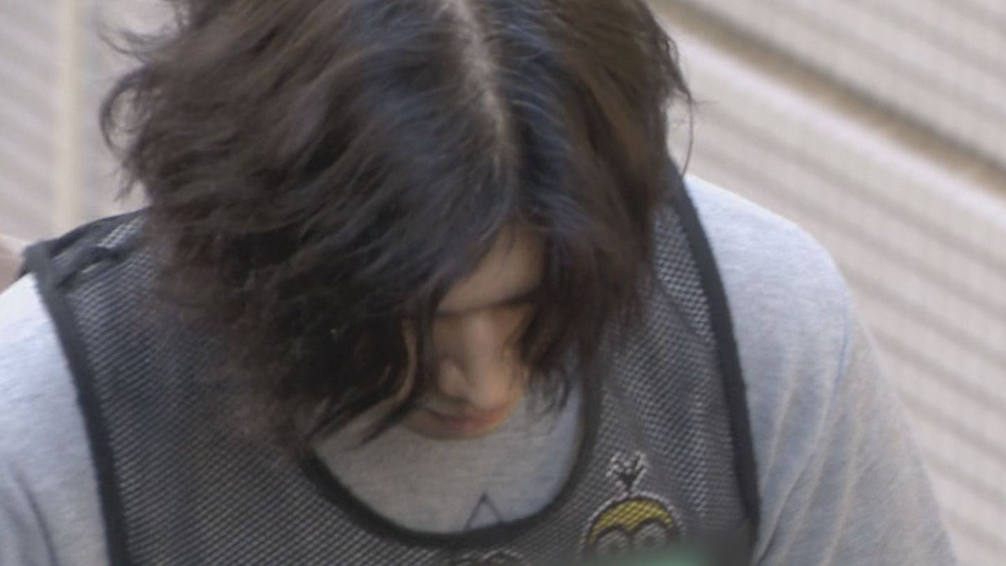 カラオケ店で刺殺された女性の腕の傷は骨まで達する…男に強い殺意か　小中学校の同級生「気性が荒かった」　