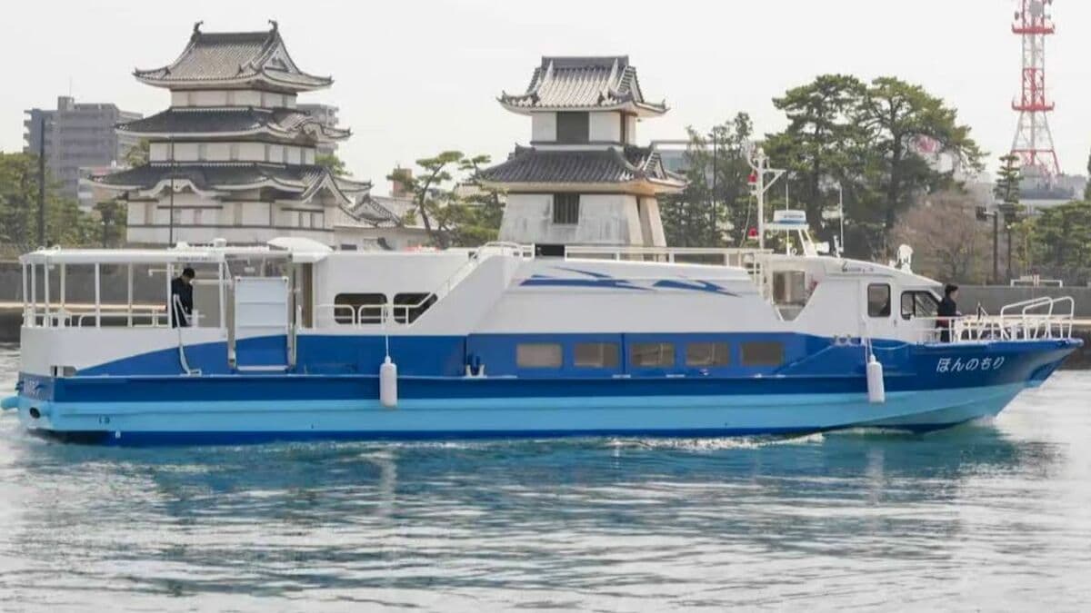 3000冊の本を載せて瀬戸内の島々を巡る「こども図書館船ほんのもり号