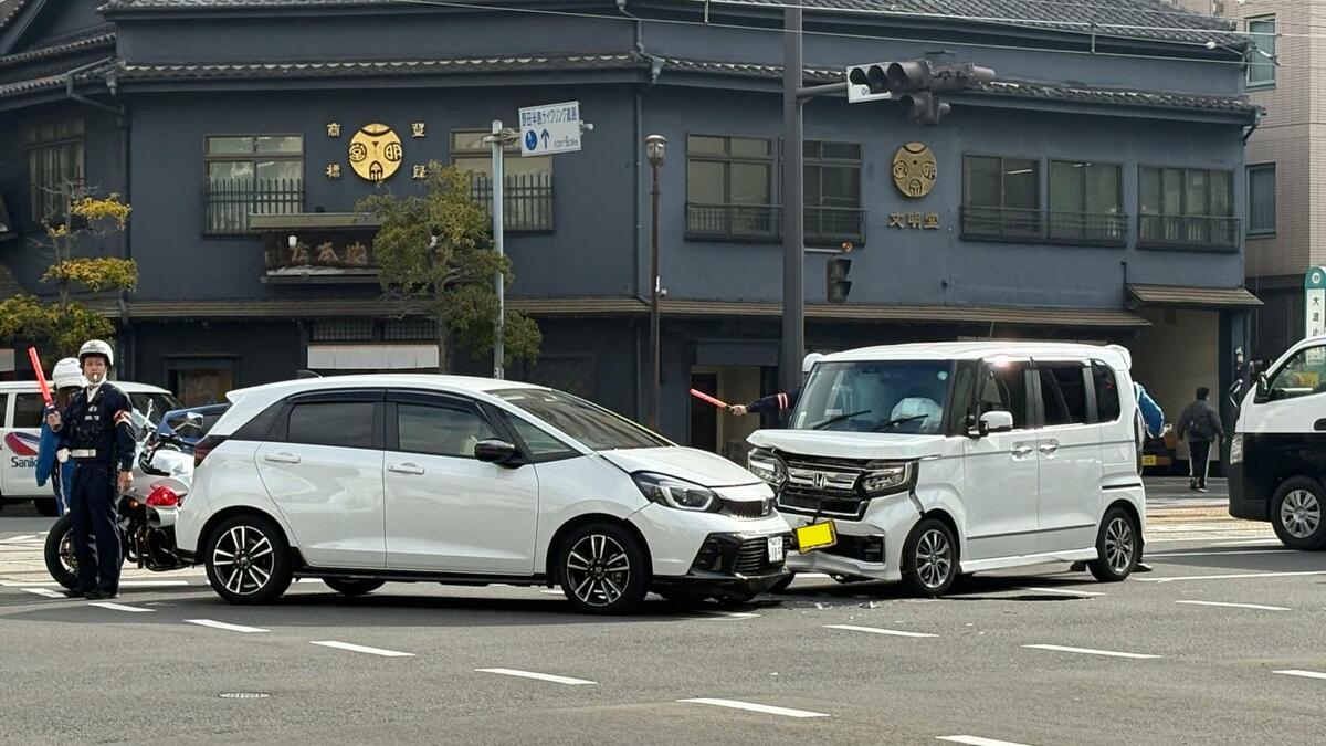 速報】長崎市の大波止交差点 車同士の正面衝突事故 | 長崎のニュース