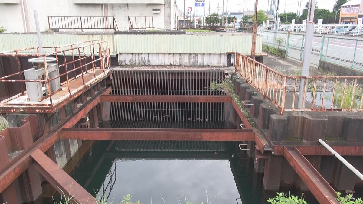 ポンプ場の地下にある水路で身元不明の男性遺体が見つかる　紺色の長袖シャツに茶色の作業ズボンを身に着け死後1か月以上が経過　三重・津市