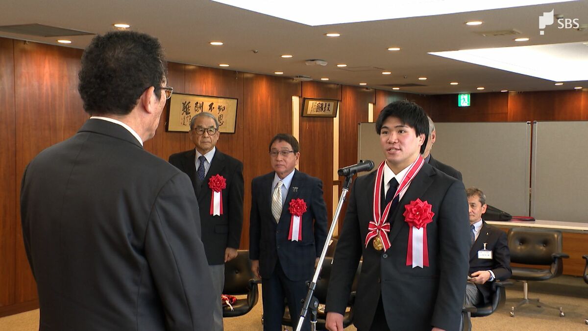 レスリング世界選手権初優勝・高橋海大選手ら7人表彰=静岡新聞社・静岡