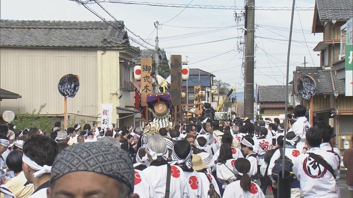 伊勢神宮の｢式年遷宮｣に向け 外宮の御木曳初式行われる  ｢最高の気分｣ 木遣り歌を響かせながら市民らが参加 三重