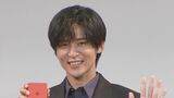 【目黒蓮】復帰後初の公の場。ちょっと生意気な "相棒" と共演に笑顔はじける|TBS NEWS DIG