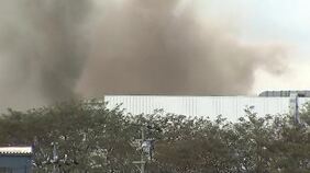 出火から18時間近く経過も鎮火に至らず キノコ工場で火事 けが人や延焼のおそれなし|TBS NEWS DIG