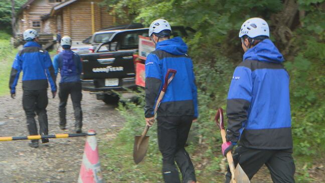 【速報】北海道羅臼岳で遺体発見 クマに襲われた20代の男性か 道警のヘリが吊り上げて遺体収容|TBS NEWS DIG