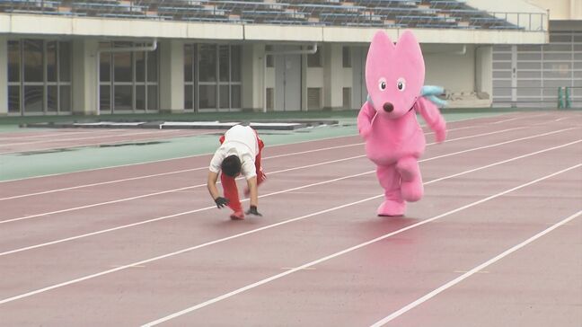 「最も速い100m四足走行」ギネス世界記録保持者が対決したのは…“妖精”　一体なぜ？　異色の30メートル走対決、勝負の行方は？|TBS NEWS DIG