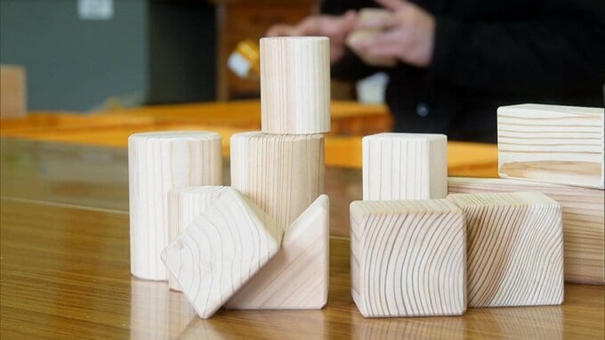 10か月児健診で贈る“いわふね杉”の積み木　赤ちゃんの手へ届く「無塗装おもちゃ」と職人の思い　新潟・村上市【森を守ること・第12話】|TBS NEWS DIG
