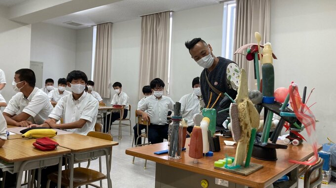 海洋ゴミで作った高校生のアート 小学生作品と組合わせ一つに10月の「おおいたうつくし感謝祭」で展示　|　大分のニュース｜OBS NEWS｜大分放送