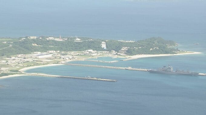 米軍基地「ホワイトビーチ」にヨットで侵入した疑い　米軍の憲兵隊が日本人男性を拘束　海保が緊急逮捕|TBS NEWS DIG