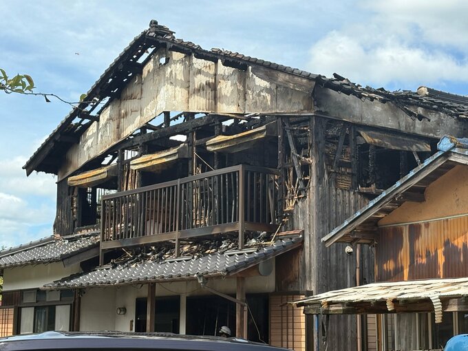 焼け跡から男性1人の遺体　「建物が燃えている」と通報　未明の火災で住宅全焼　山口|TBS NEWS DIG