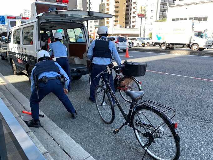 「信号の色をよく見ておらず...」国道2号で横断歩道渡っていた自転車2台をはねる　男女が重軽傷　過失運転傷害の疑いで女（51）を逮捕　広島　|　RCC NEWS | 広島ニュース | RCC中国放送