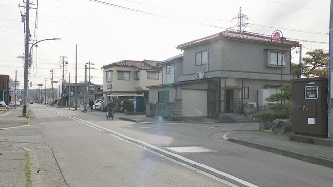 原付バイクと乗用車が正面衝突 50代男性が意識不明 何らかの原因で乗用車がセンターラインはみ出したか 金沢市|TBS NEWS DIG