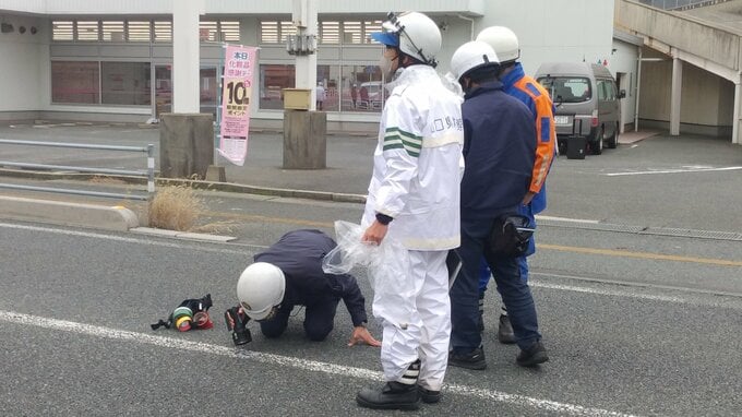 【速報】男女2人が軽乗用車にはねられ病院搬送　道路を横断中か　国道491号　山口・下関|TBS NEWS DIG