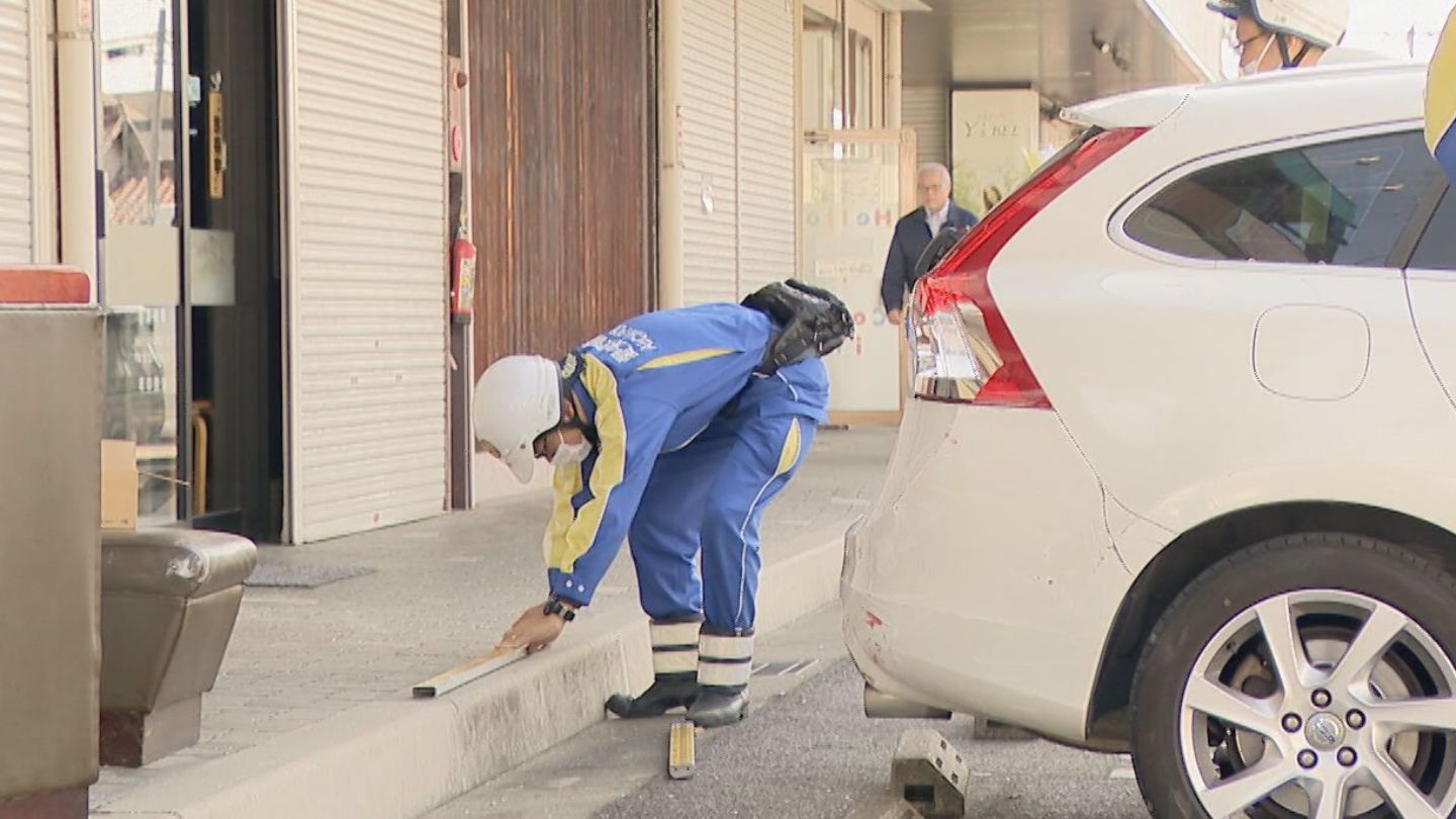 バックで駐車しようと　80歳の男性が運転する車が喫茶店に突っ込む　店内にいた男性客（88）がけが