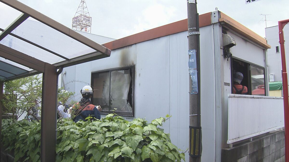 無人のプレハブ事務所全焼　けが人なし　大分・別府市