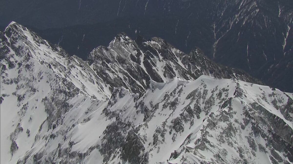 北アルプスの奥穂高岳で中国籍とみられる2人遭難 1人救助 もう1人は意識なく救助困難 標高3163ｍの｢ジャンダルム｣ 岐阜･高山市