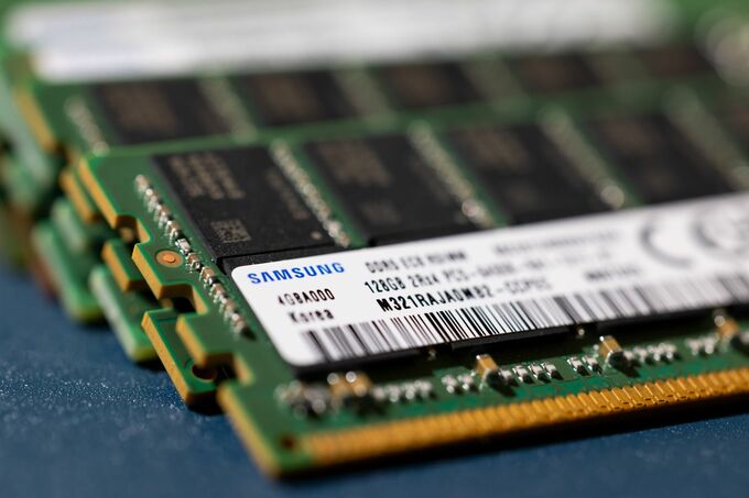 サムスンがテスラ向けに半導体製造へ、2.4兆円相当－受託生産追い風