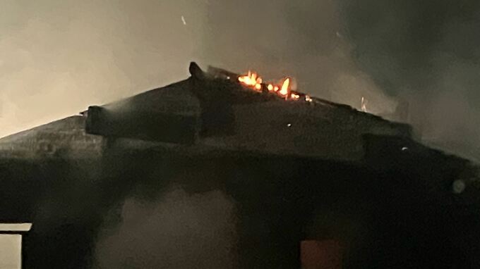 【速報】建物が燃える火事　現在、消火活動中　山梨・北杜市　【午後7時10分現在】　|　山梨のニュース | ＵＴＹテレビ山梨