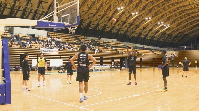東京サンロッカーズが大分で国内初合宿　Bリーグ開幕に向け練習を一般公開　|　大分のニュース｜OBS NEWS｜大分放送