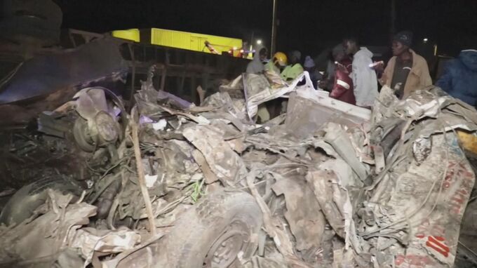 ケニア西部　大型トラックが複数車両や歩行者に突っ込む　48人死亡|TBS NEWS DIG