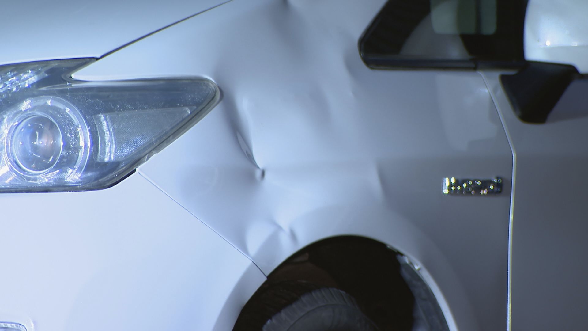 自宅前の道路に飛び出したか　男児（10）が乗用車にはねられた重体事故　運転の男（21）を逮捕　名古屋