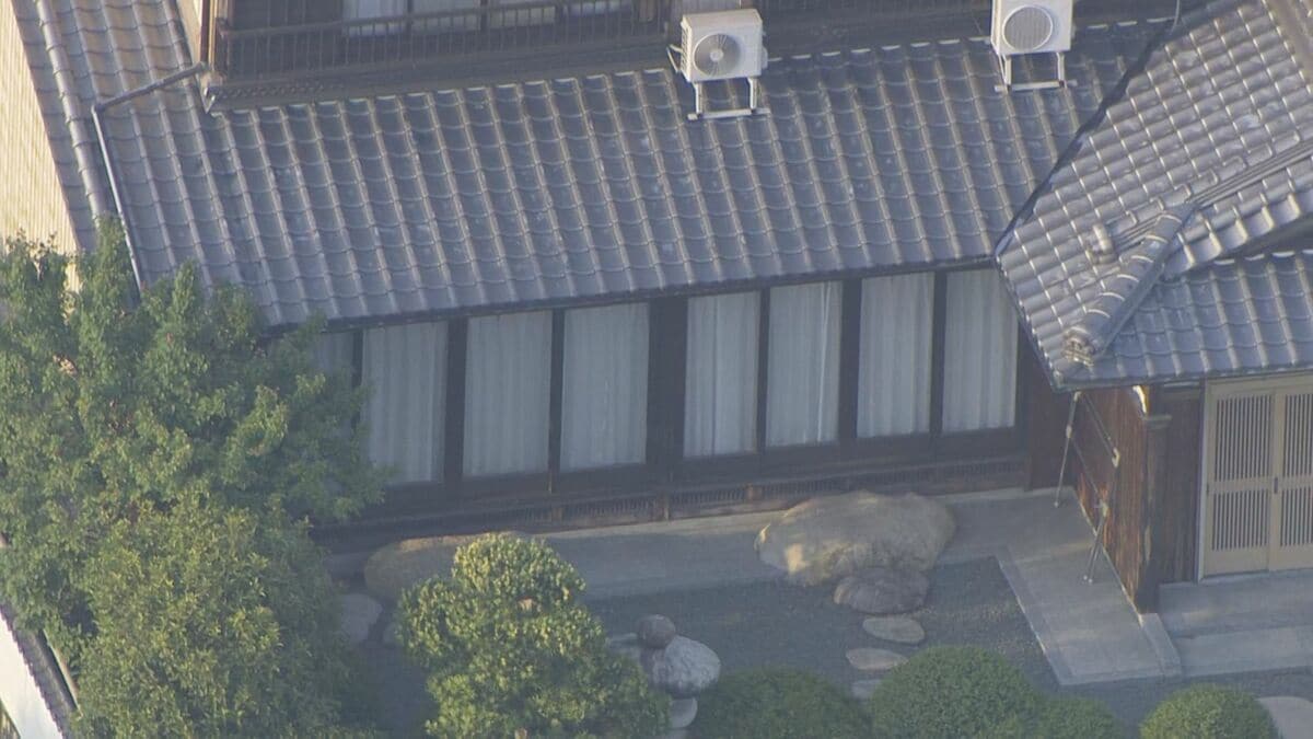 住宅の庭に倒れていた53歳女性が死亡…体に複数の刺し傷 警察が殺人事件として捜査 直前に義理の弟ともめている様子が目撃される 三重・四日市市 