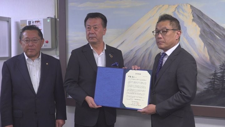 「山梨の未来を語る会」が中島克仁前衆議院議員に知事選出馬要請　中島氏「大変重い、今はそれが全て」　