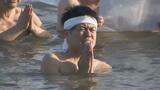 一心不乱に祝詞…震災復興祈り４年ぶりの寒中みそぎ　下帯姿の神職らが極寒の海に入り　|　富山のニュース｜天気・防災｜チューリップテレビ
